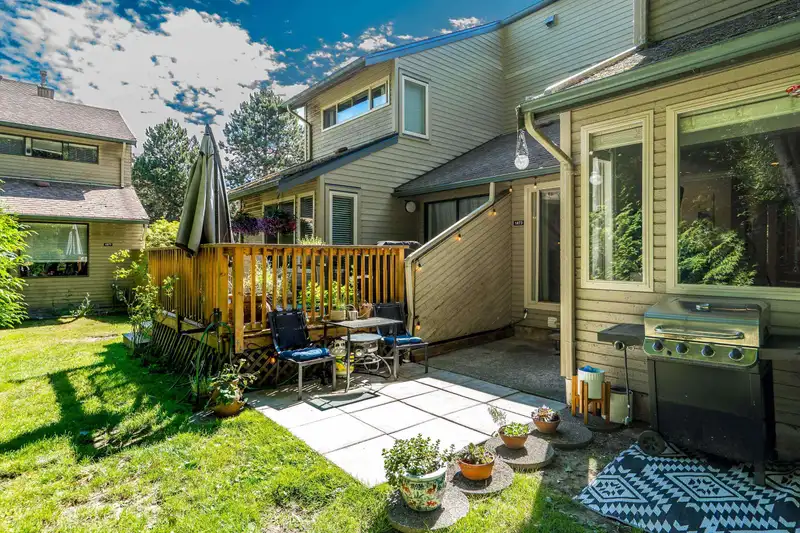 1873 LILAC DRIVE - photo 4 of 40
