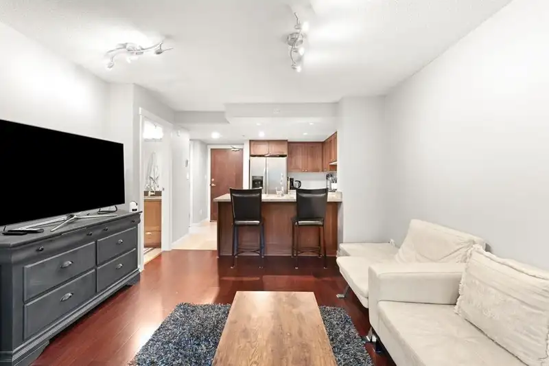 120 9373 HEMLOCK DRIVE - photo 4 of 28