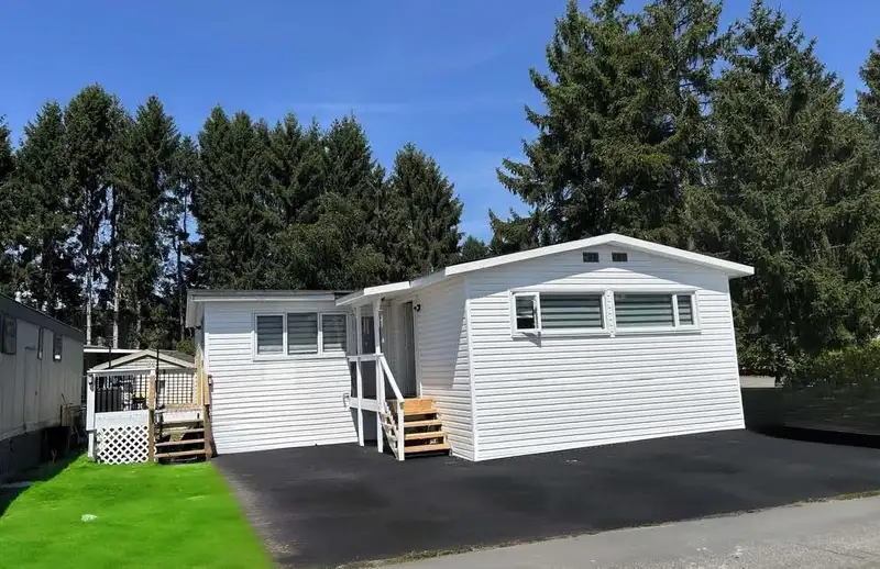 212 201 CAYER STREET - photo 1 of 9