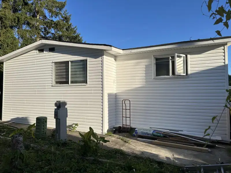 212 201 CAYER STREET - photo 2 of 9