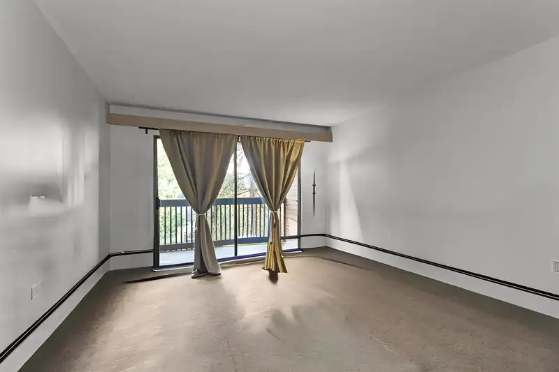 207 37 AGNES STREET - photo 2 of 16