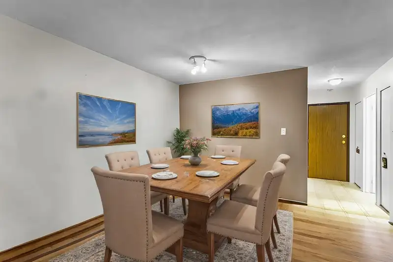 207 37 AGNES STREET - photo 4 of 16