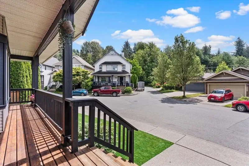 46409 BEDFORD PARKWAY - photo 3 of 40