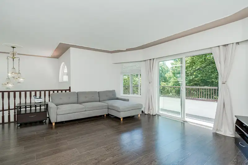 6074 SHERBROOKE STREET - photo 4 of 40
