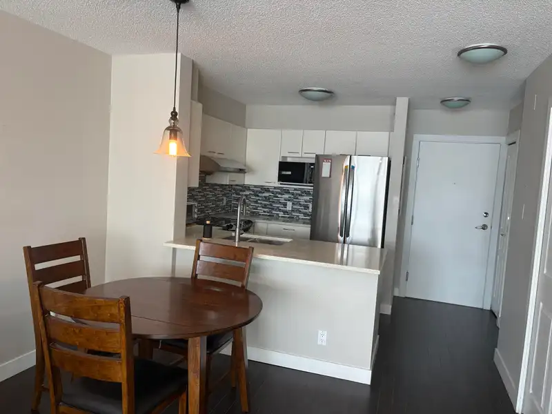 707 1575 W 10TH AVENUE - photo 3 of 14