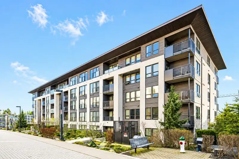 201 9228 SLOPES MEWS - photo 2 of 17