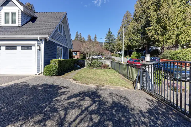 1155 SINCLAIR STREET - photo 3 of 40