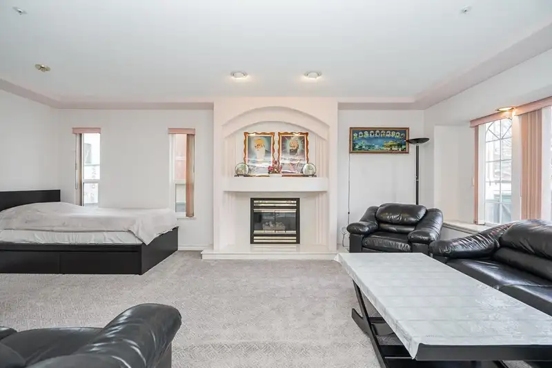 726 E 56TH AVENUE - photo 3 of 27