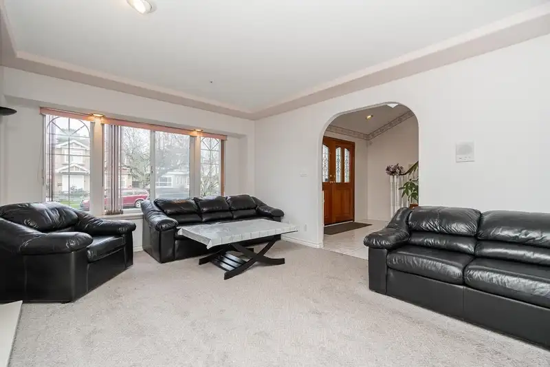 726 E 56TH AVENUE - photo 4 of 27