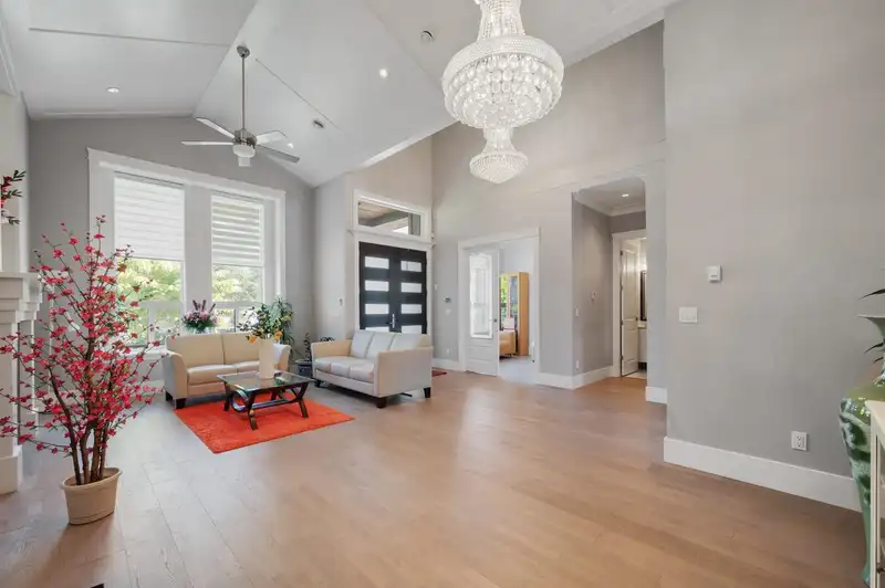 16430 104A AVENUE - photo 4 of 40