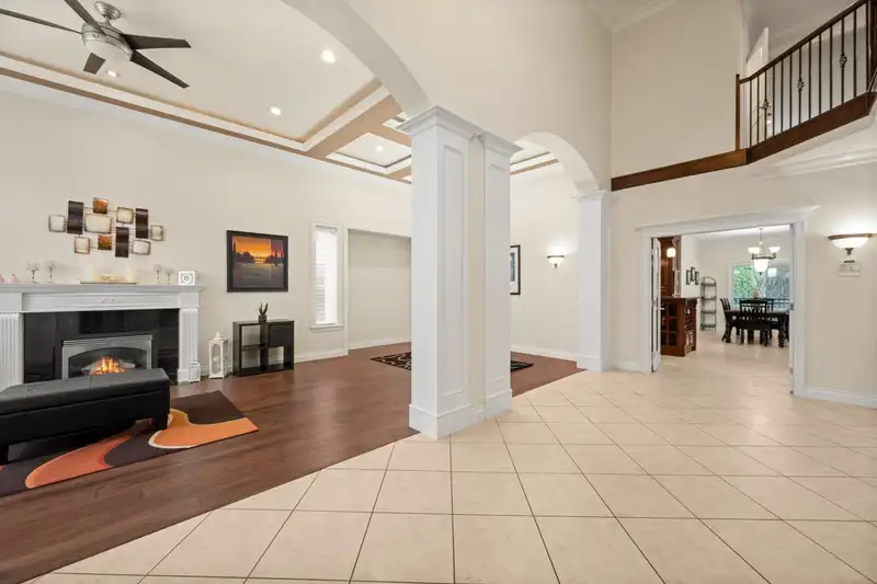 16416 92A AVENUE - photo 2 of 40