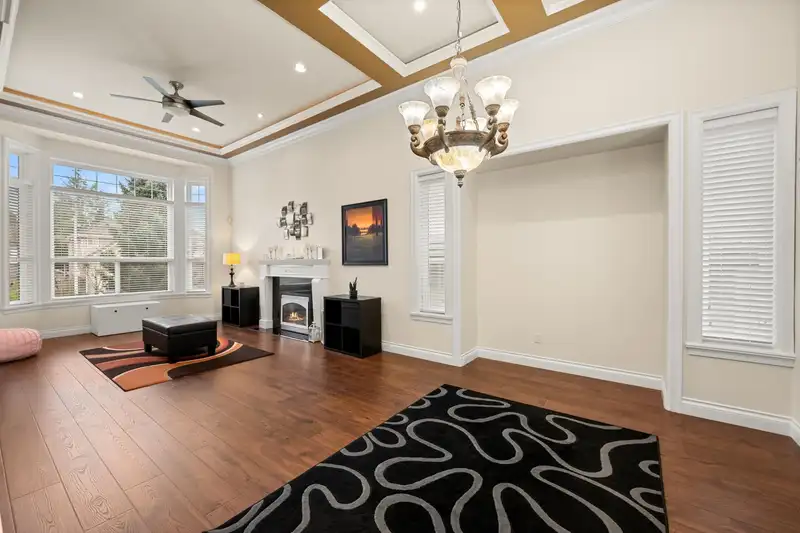 16416 92A AVENUE - photo 3 of 40