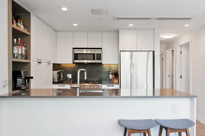 807 1401 HUNTER STREET - photo 1 of 40