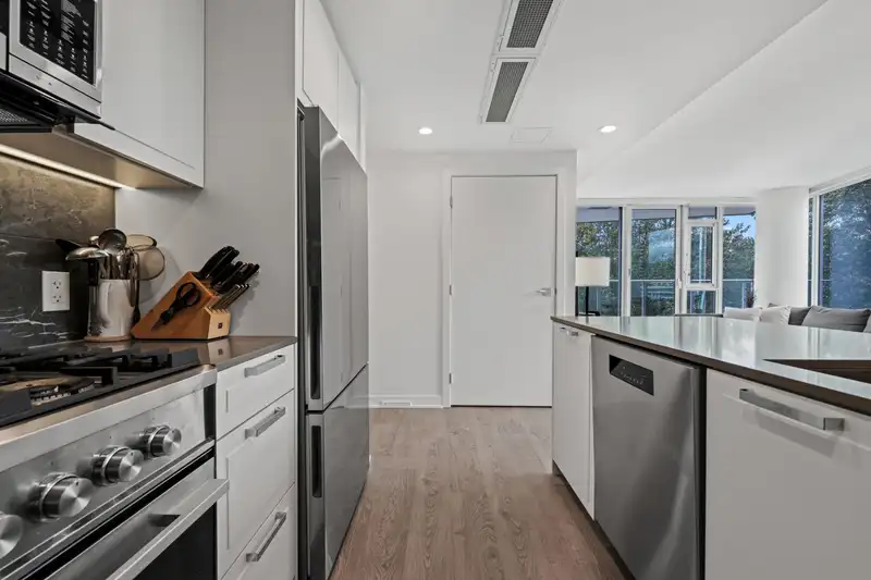 807 1401 HUNTER STREET - photo 3 of 40