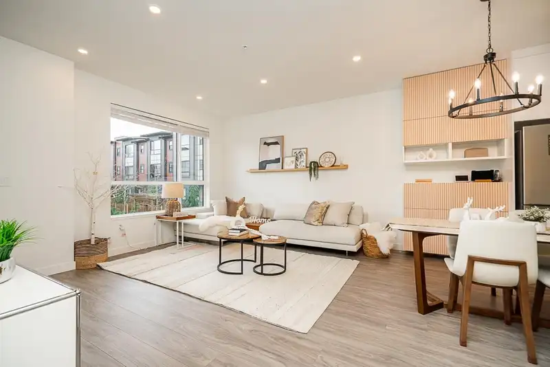 11 20150 81 AVENUE - photo 1 of 37