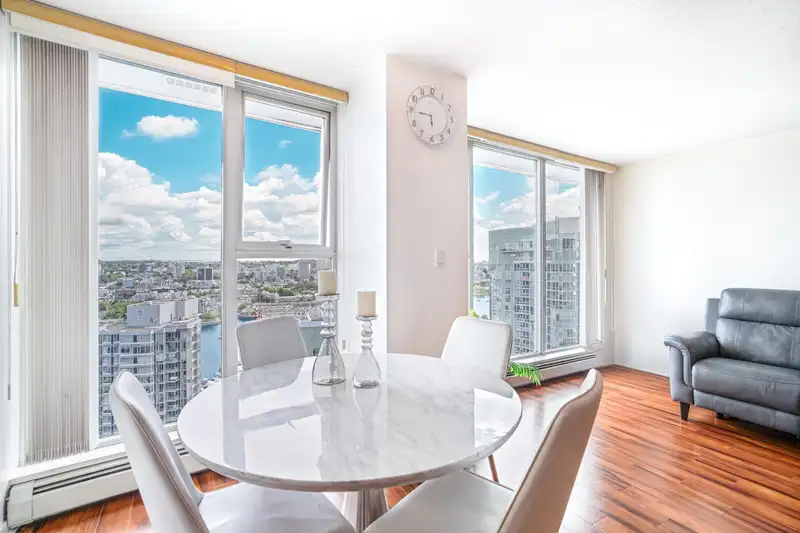 3606 1009 EXPO BOULEVARD - photo 3 of 27