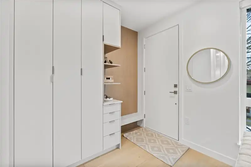 2 4963 CHESTER STREET - photo 2 of 30