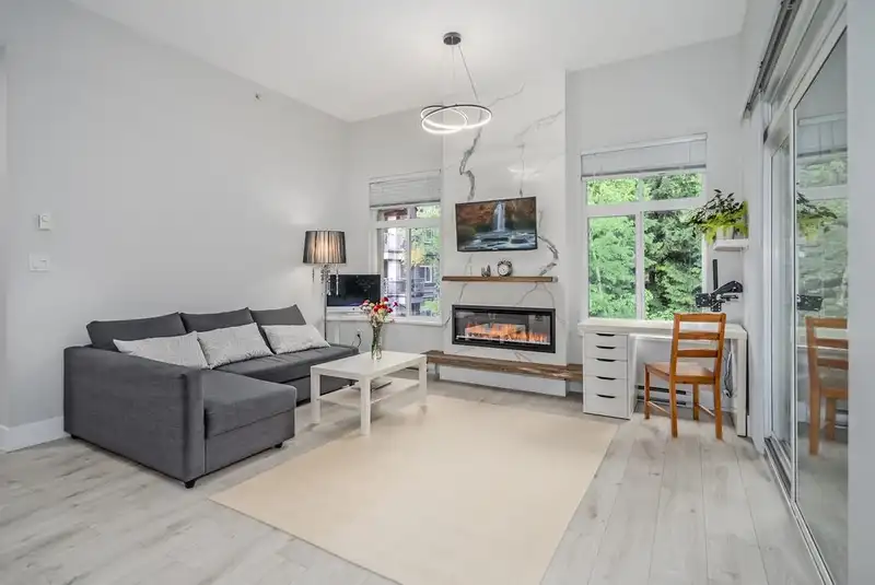 408 33328 E BOURQUIN CRESCENT - photo 3 of 28