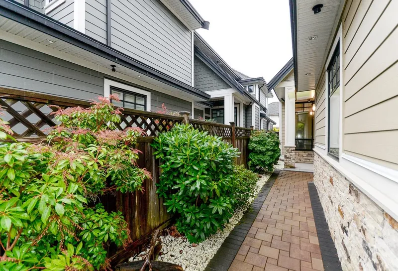 4888 DUNCLIFFE ROAD - photo 2 of 25