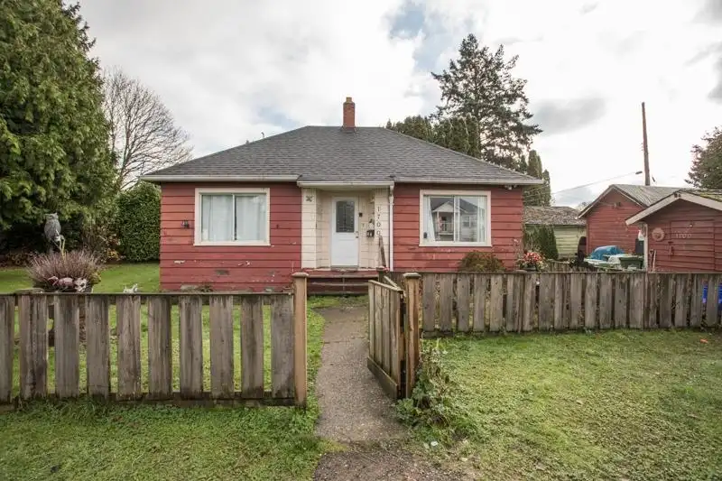 1700 WELLINGTON CRESCENT - photo 1 of 14