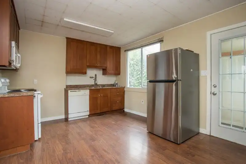 1700 WELLINGTON CRESCENT - photo 2 of 14
