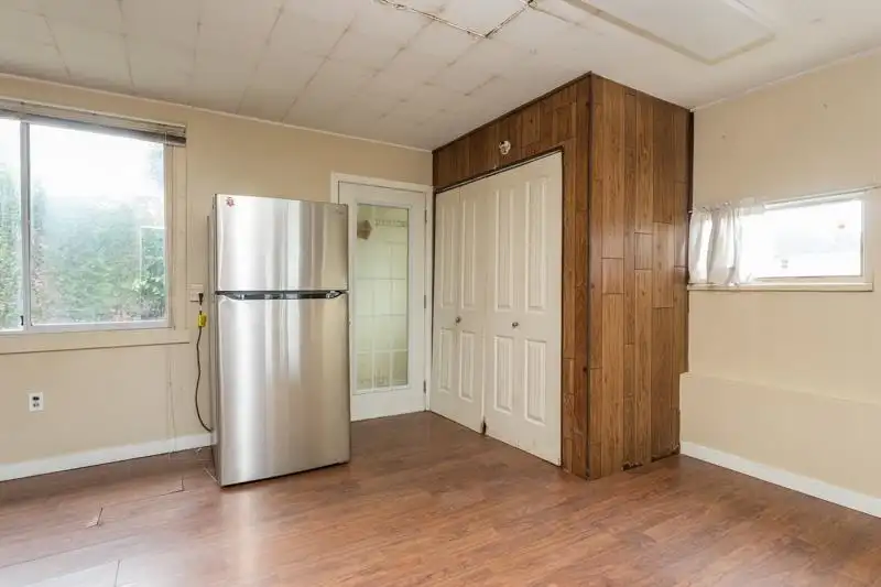 1700 WELLINGTON CRESCENT - photo 3 of 14