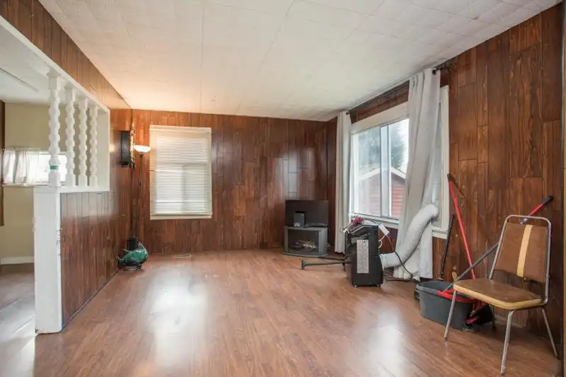 1700 WELLINGTON CRESCENT - photo 4 of 14