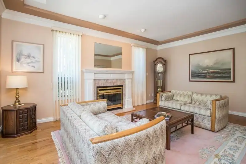 5648 MUSGRAVE CRESCENT - photo 4 of 39