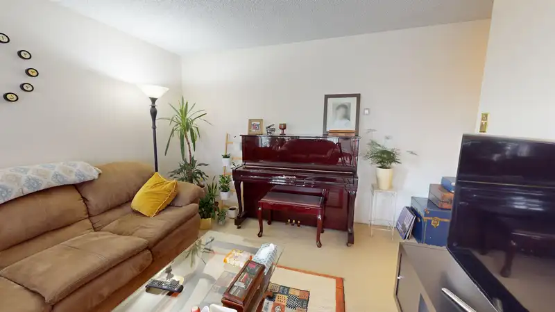 1808 2024 FULLERTON AVENUE - photo 3 of 15