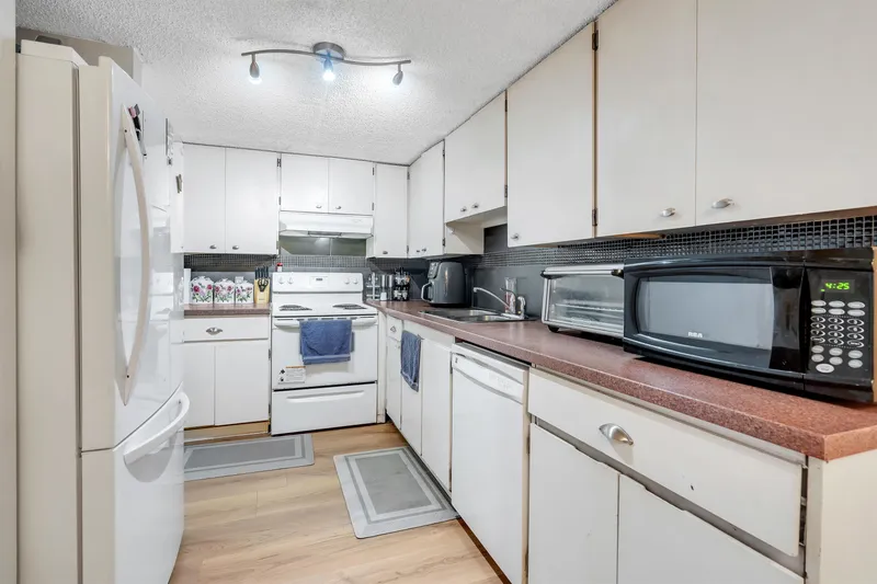 105 7116 133B STREET - photo 3 of 16