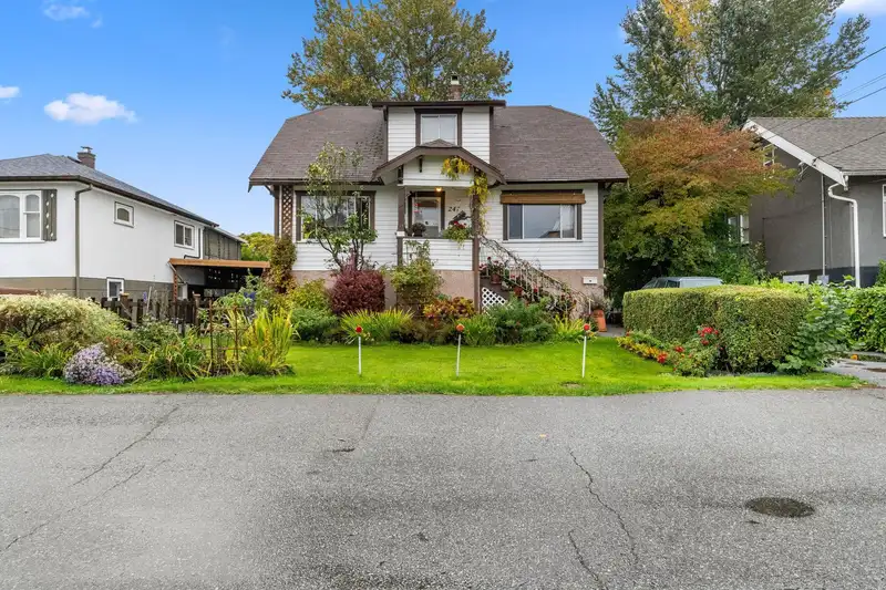 247 WOOD STREET - photo 1 of 31