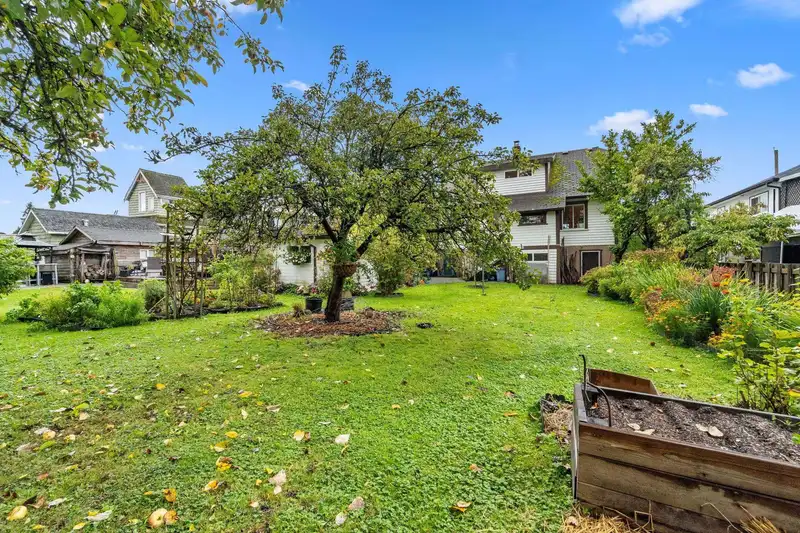 247 WOOD STREET - photo 4 of 31