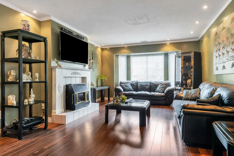 13280 81A AVENUE - photo 3 of 25