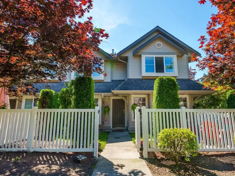 47 23085 118 AVENUE - photo 1 of 20
