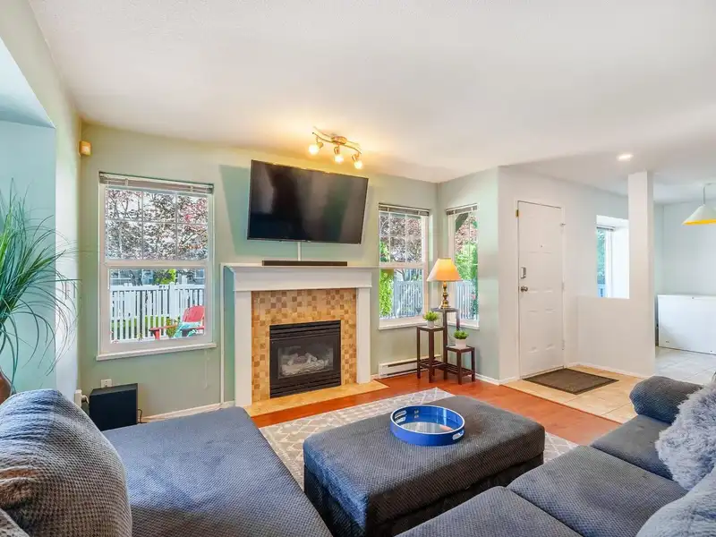47 23085 118 AVENUE - photo 2 of 20