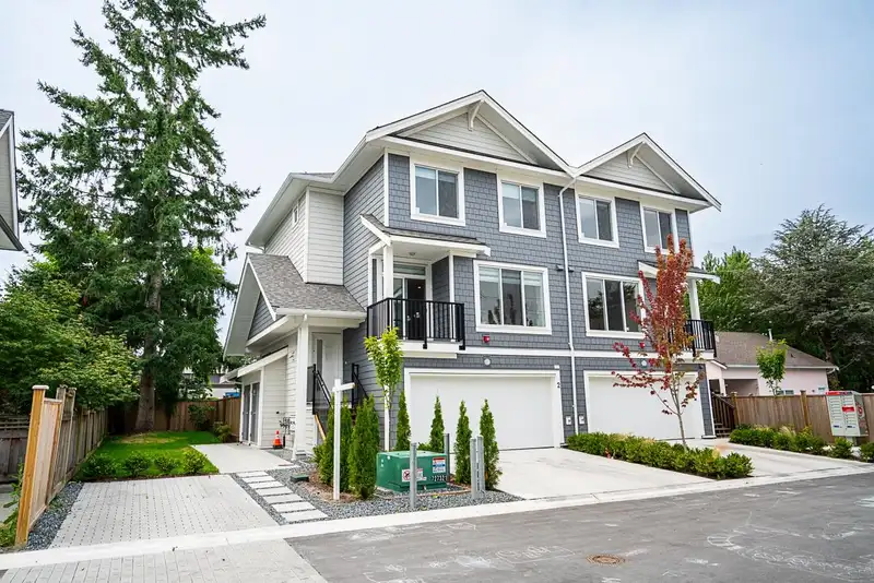 2 2525 156 STREET - photo 3 of 40