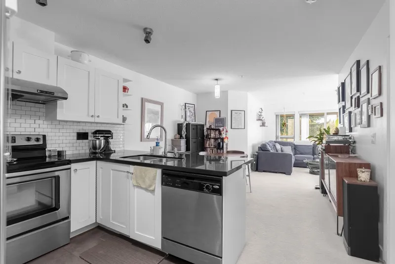 305 4550 FRASER STREET - photo 1 of 25