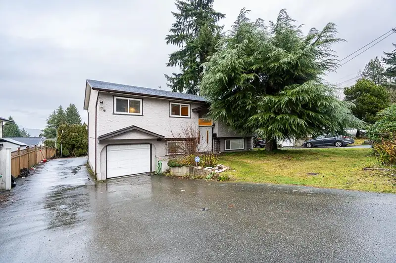 13833 112 AVENUE - photo 1 of 17