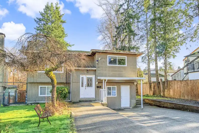8076 139A STREET - photo 1 of 37