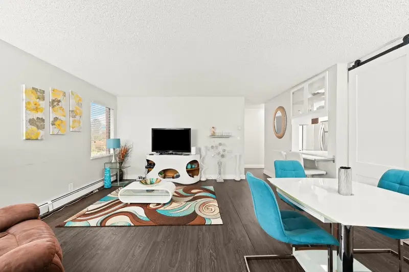 219 1760 SOUTHMERE CRESCENT - photo 4 of 25