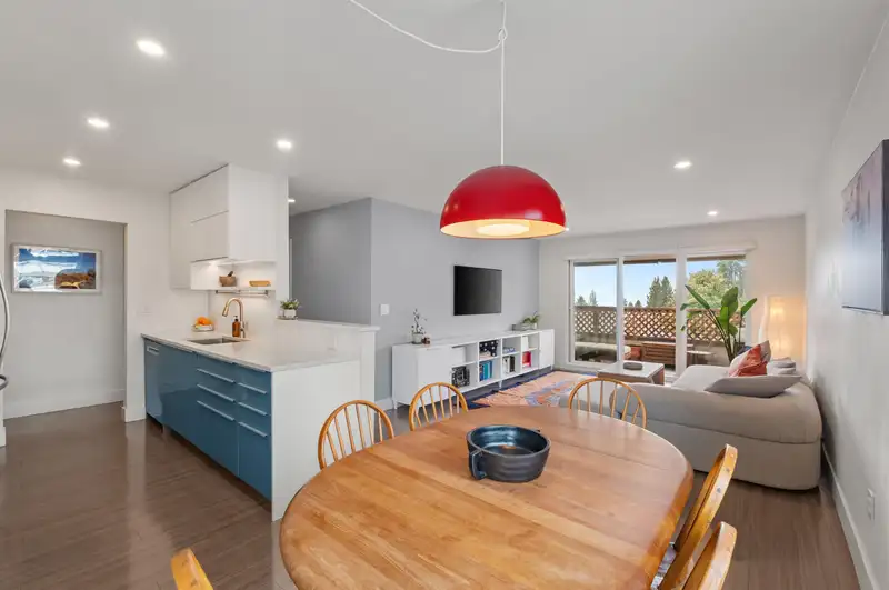 104 105 W KINGS ROAD - photo 1 of 30