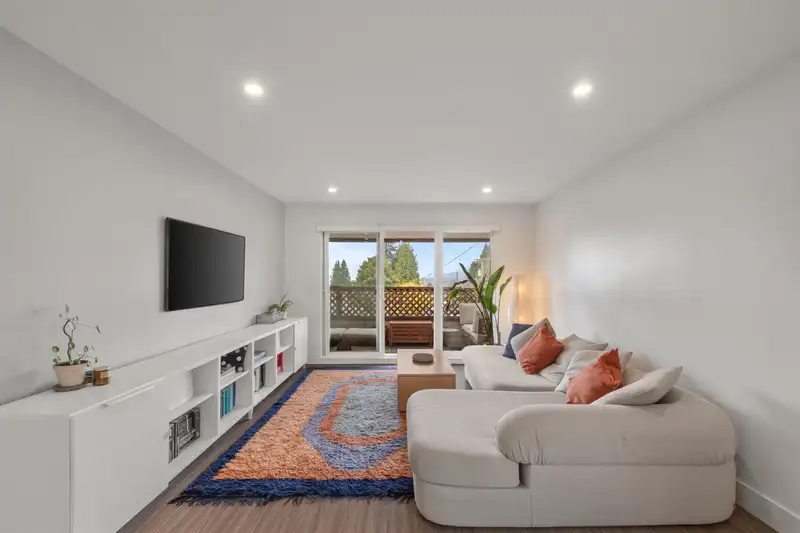 104 105 W KINGS ROAD - photo 4 of 30
