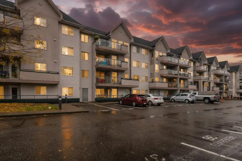 401 33738 KING ROAD - photo 2 of 16