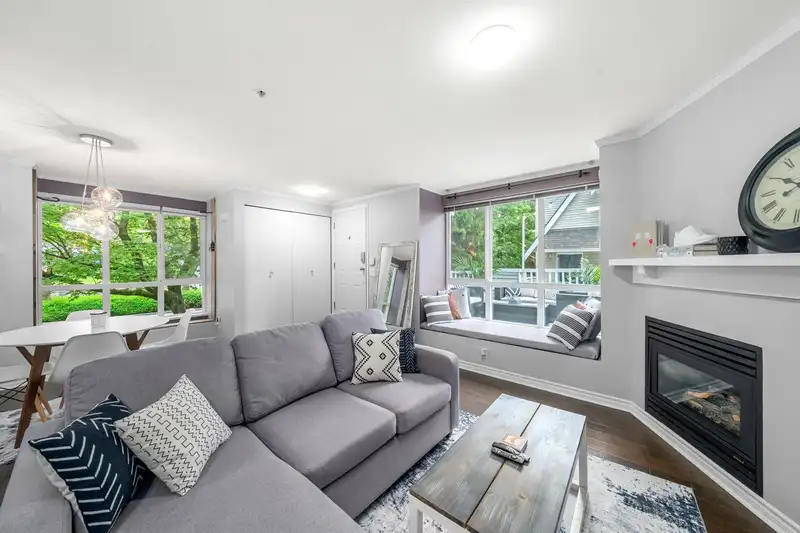 3 995 LYNN VALLEY ROAD - photo 1 of 36