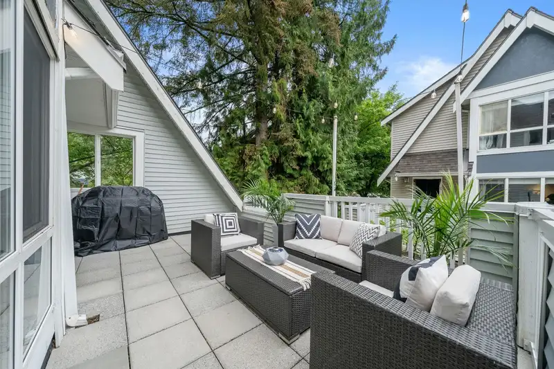 3 995 LYNN VALLEY ROAD - photo 2 of 36