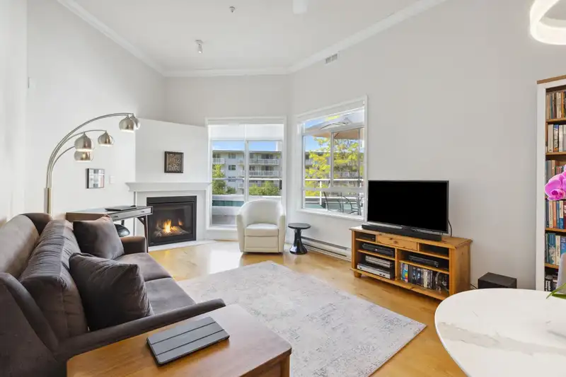 401 128 W 8TH STREET - photo 3 of 40