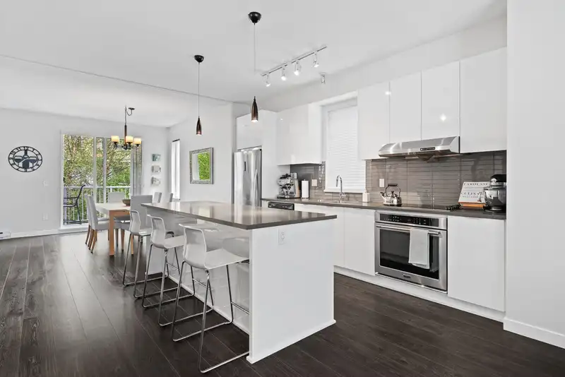 126 5550 ADMIRAL WAY - photo 3 of 39