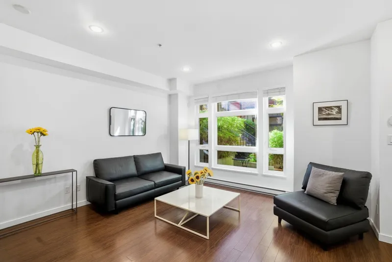 2761 GUELPH STREET - photo 4 of 25