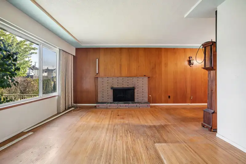 1388 E 60TH AVENUE - photo 4 of 40