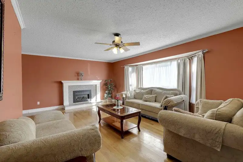 8947 URSUS CRESCENT - photo 2 of 38